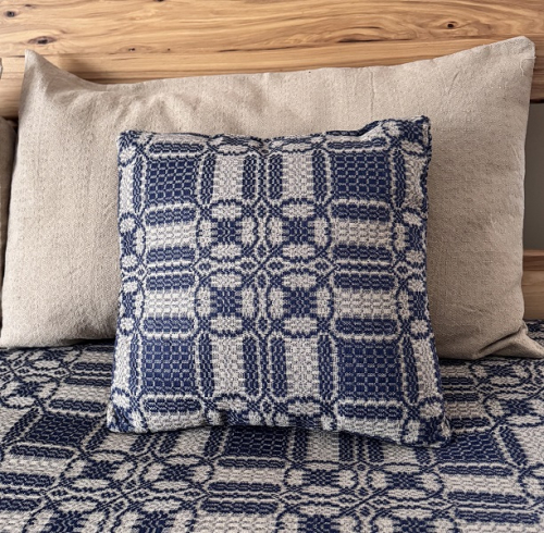 CAMBRIDGE NAVY/TAN 20X20 PILLOW